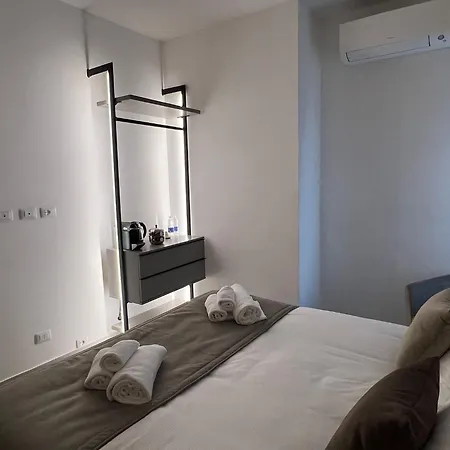 Cicerone's Luxury Rom